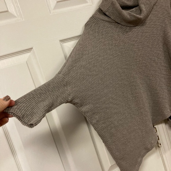 FP Beach Women’s open back mock turtleneck sweater, size sm - Picture 5 of 7